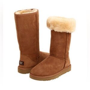 UGG Australia Classic Tall II Sheep Lined Slip On boots in Chestnut Size 5